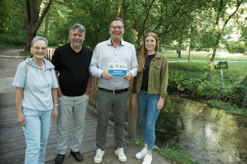 Neue FlussSchilder